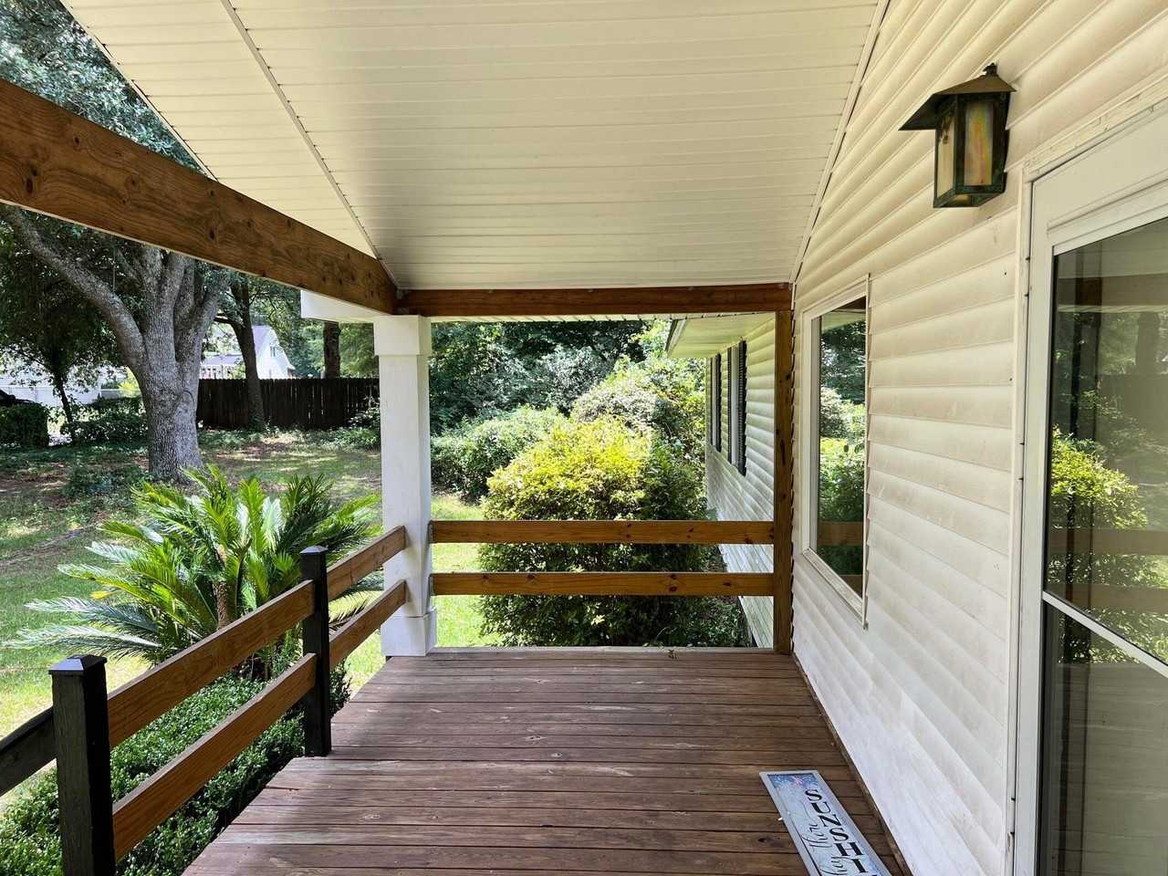 1005 Kirby Dr - Photo 5 of 26