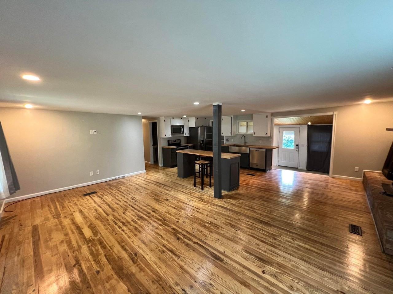 1005 Kirby Dr - Photo 7 of 26