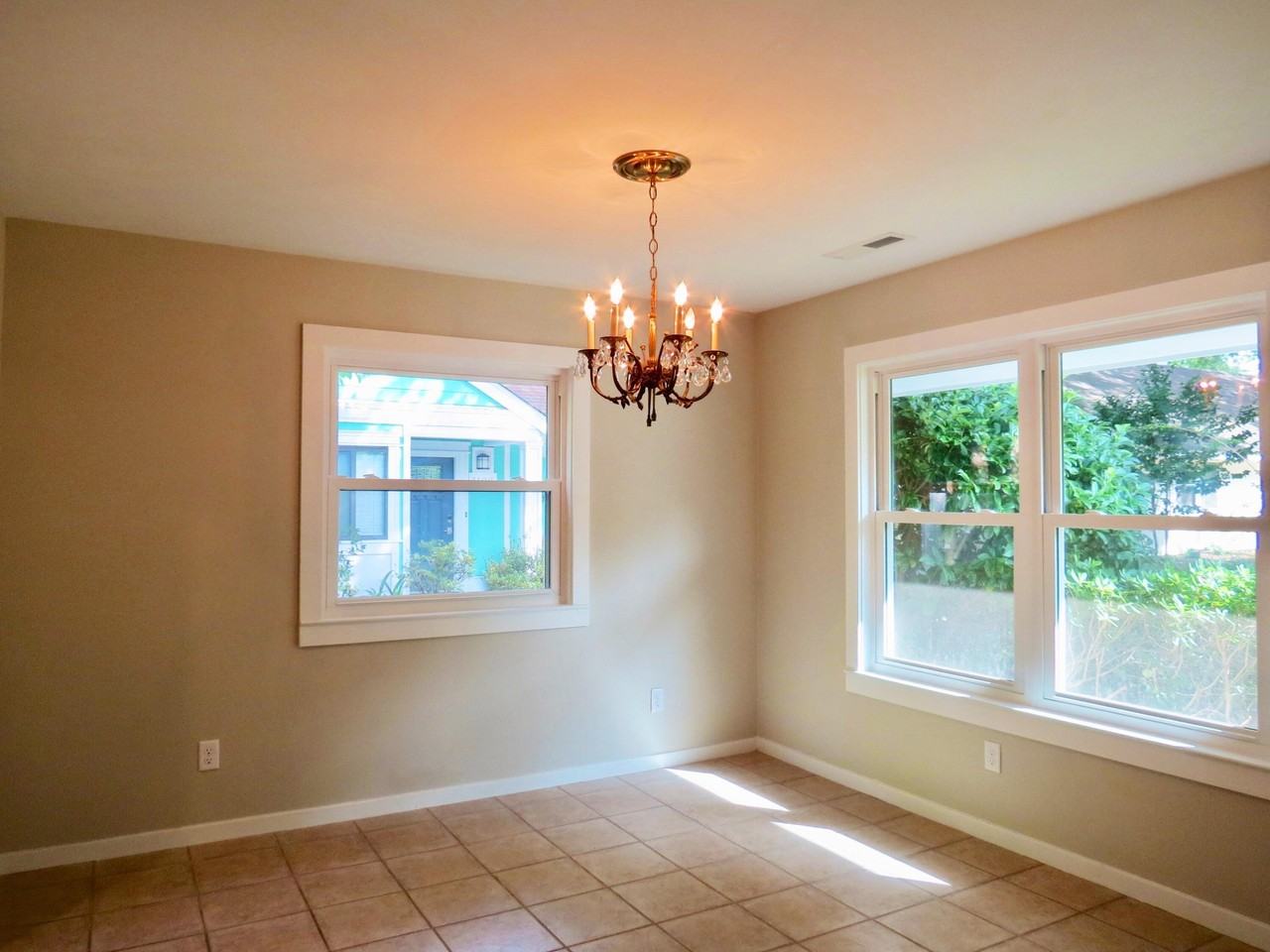 1124 Honeysuckle Ct - Photo 5 of 17