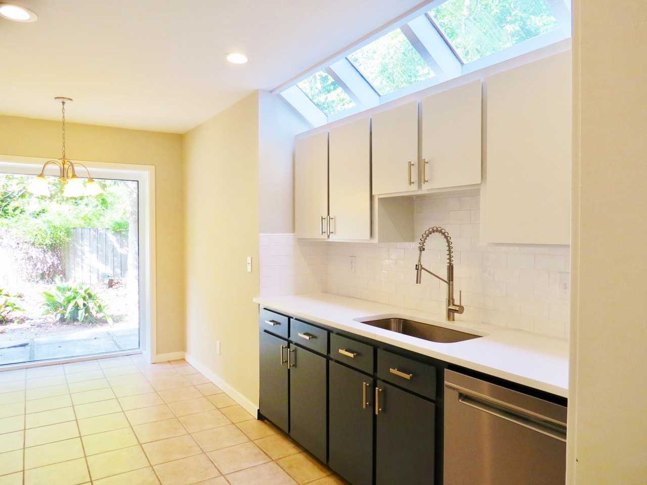 1124 Honeysuckle Ct - Photo 6 of 17