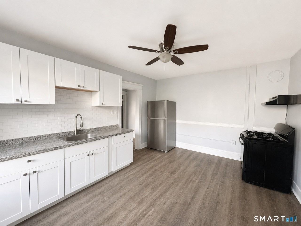 350 Spring St - Photo 2 of 6