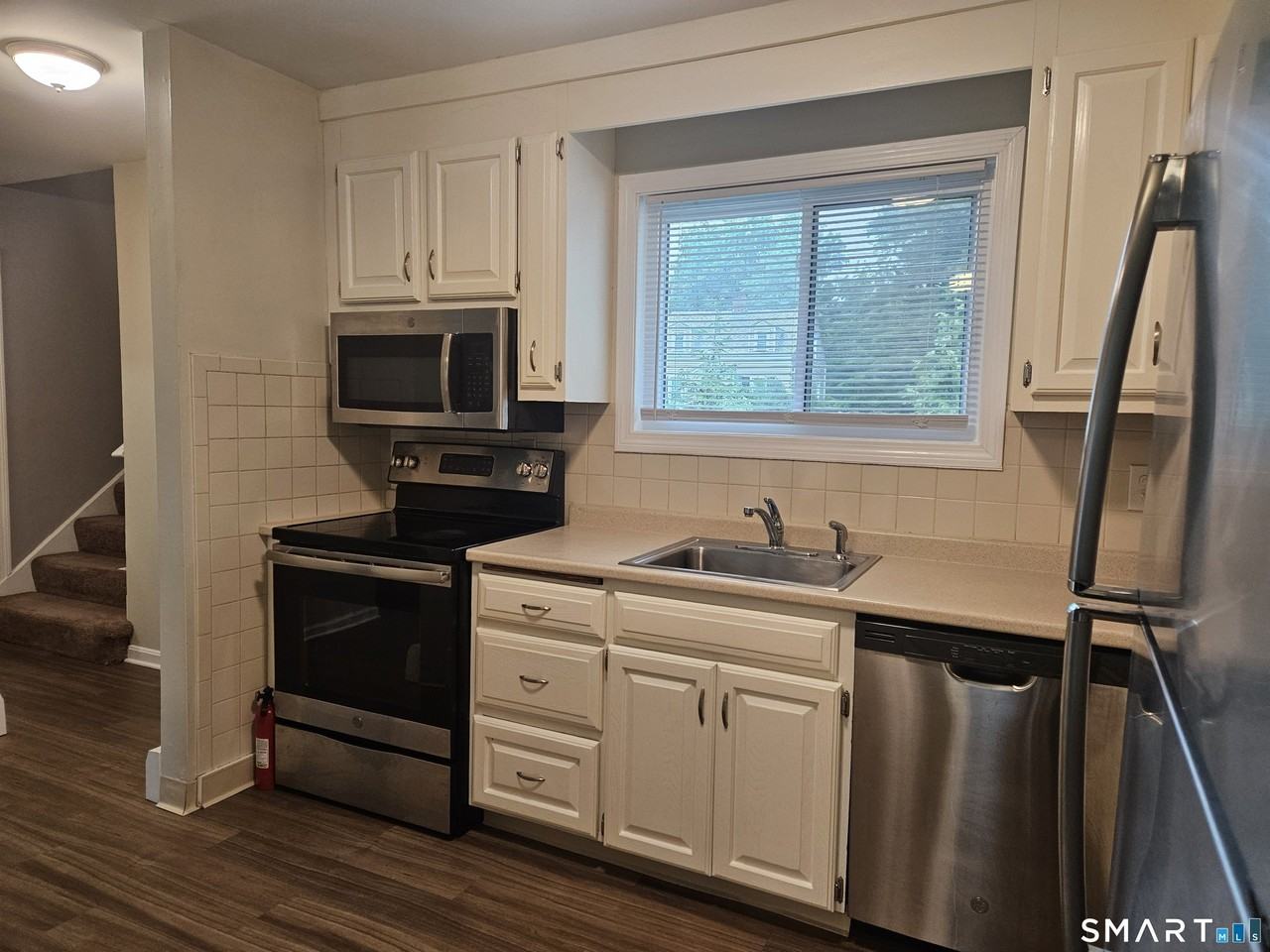 1401 Farmington Ave #B - Photo 4 of 13