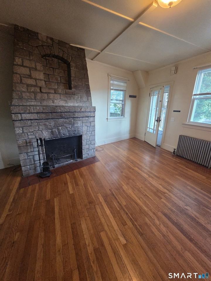 72 Godfrey St - Photo 3 of 12