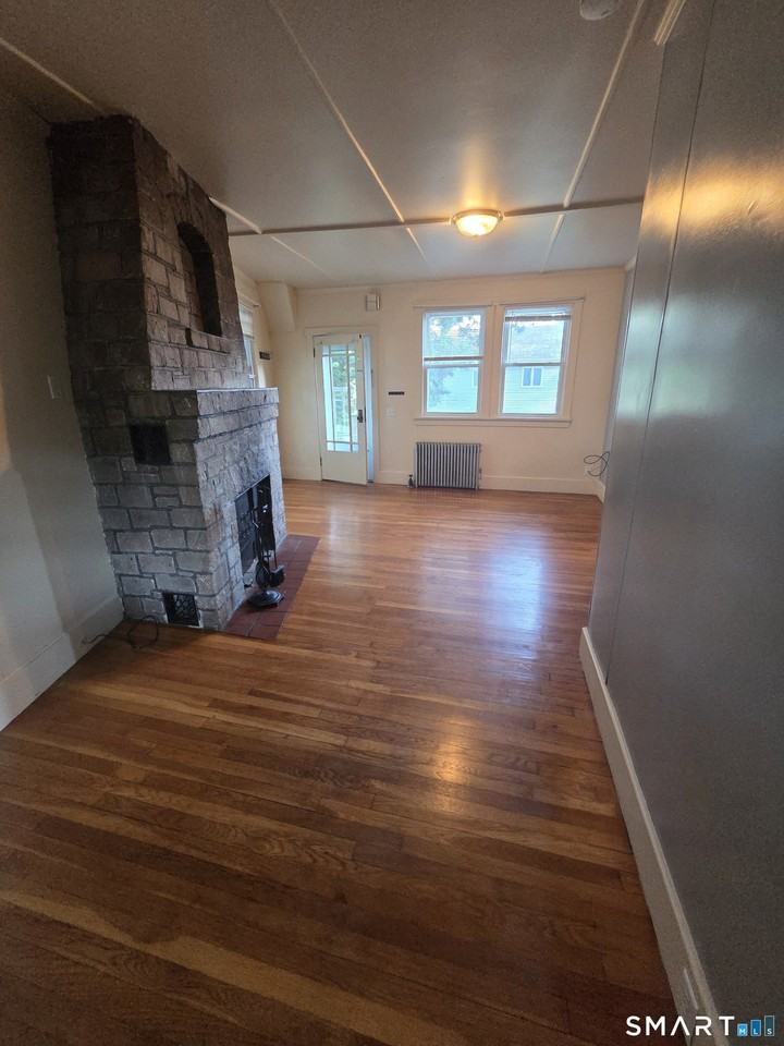 72 Godfrey St - Photo 4 of 12