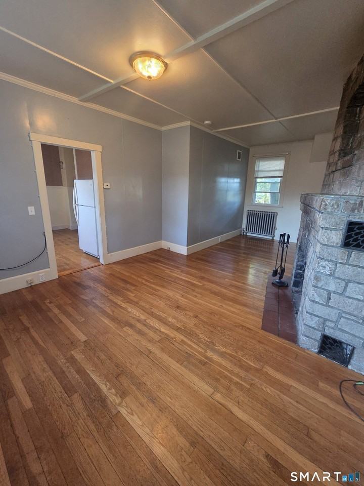 72 Godfrey St - Photo 6 of 12
