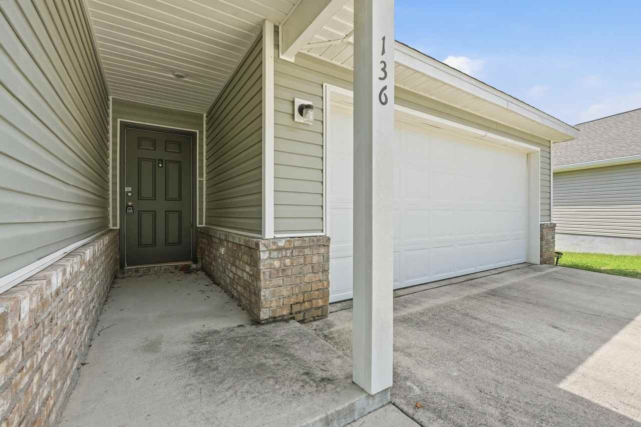 136 Pfitzer Ct - Photo 5 of 50