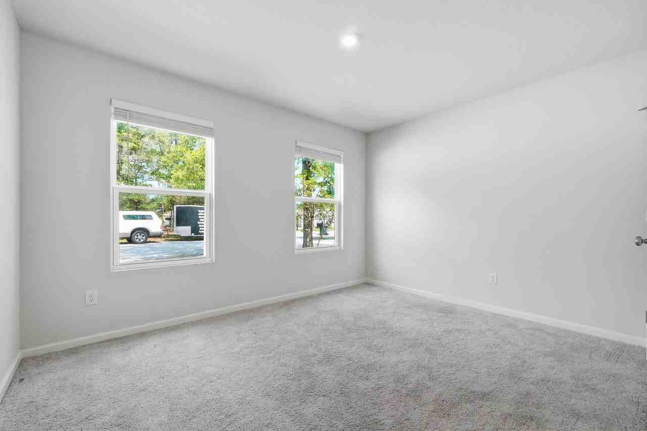 136 Pfitzer Ct - Photo 7 of 50