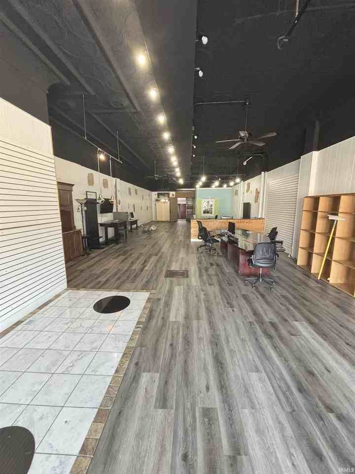 124 S Main St - Photo 3 of 7