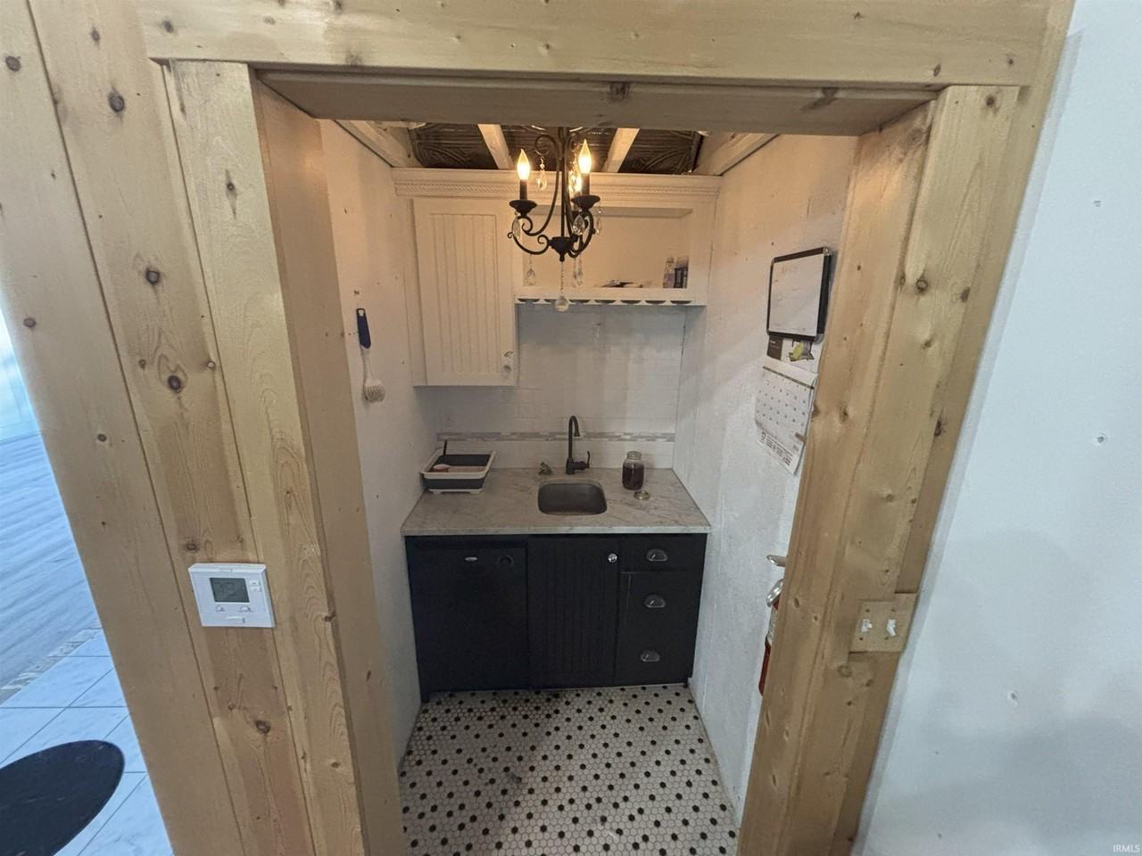 124 S Main St - Photo 5 of 7