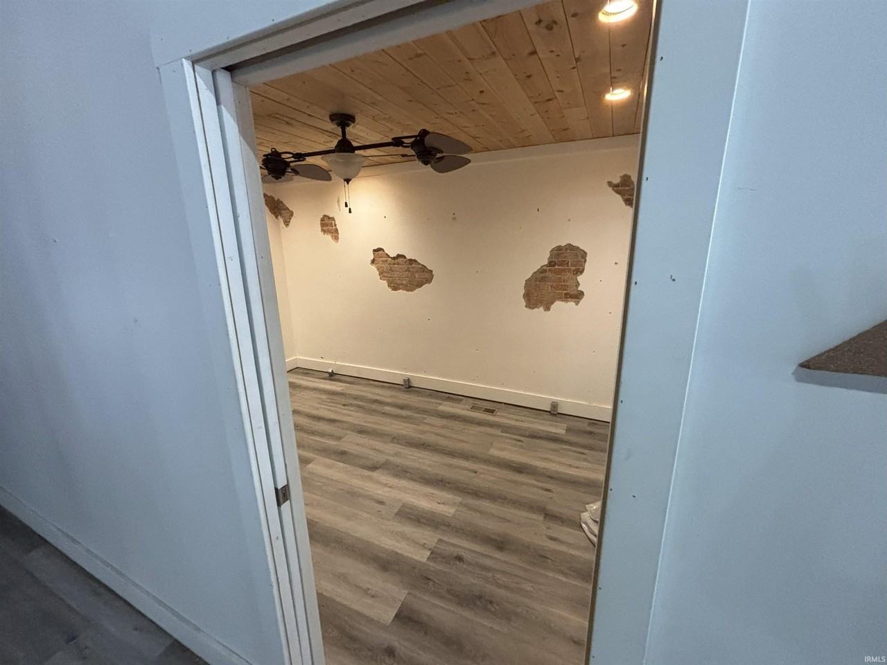 124 S Main St - Photo 6 of 7