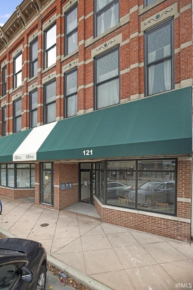 121 S Main St - Photo 2 of 25