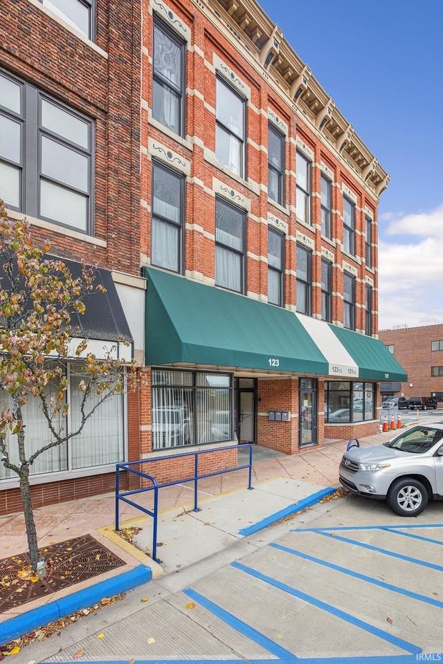 121 S Main St - Photo 3 of 25