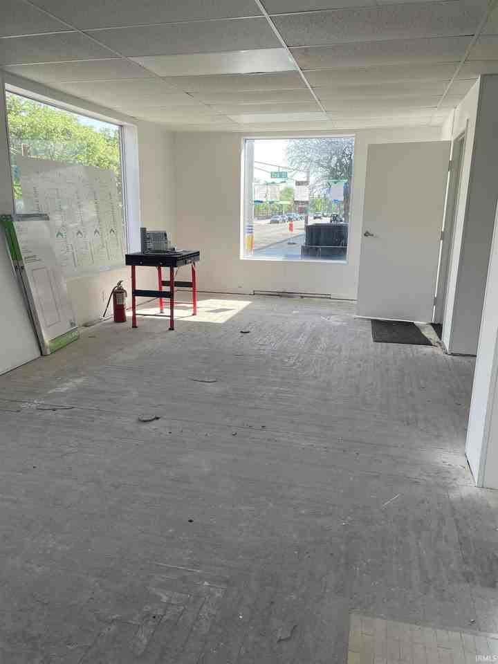 401 S 2nd St - Photo 2 of 6