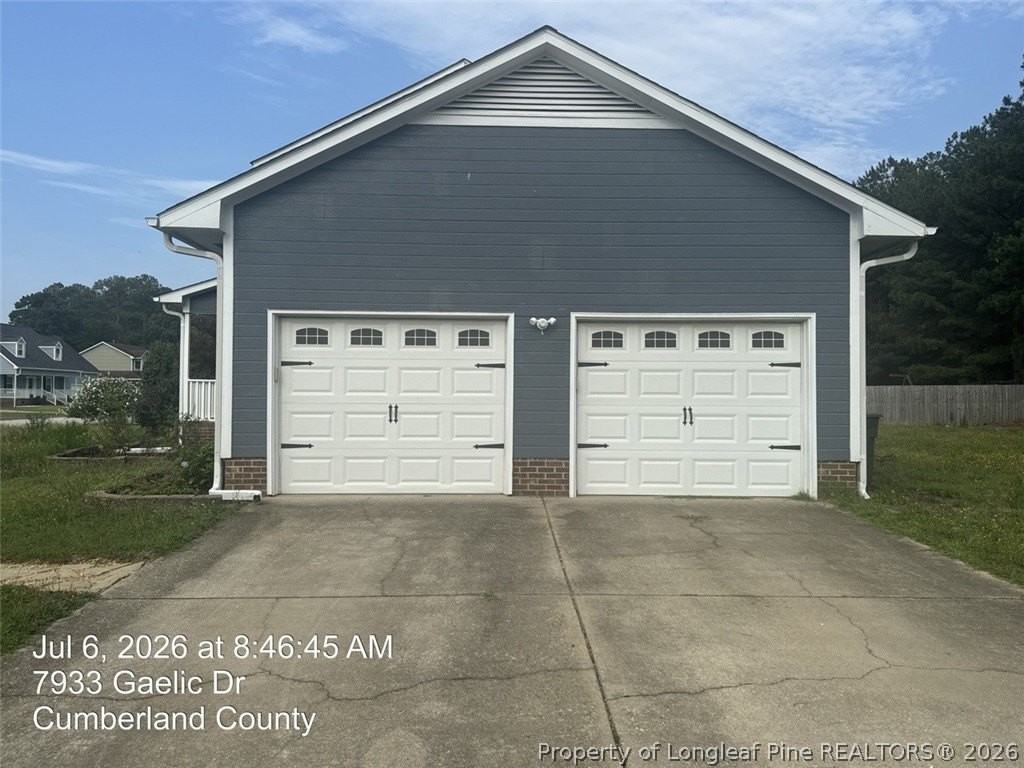7933 Gaelic Dr - Photo 3 of 31