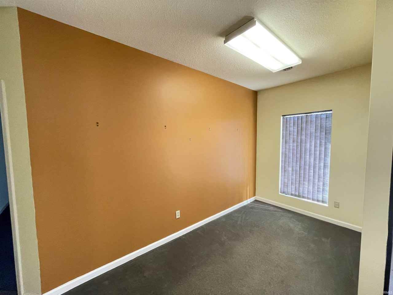 4011 W Jefferson Blvd - Photo 4 of 15