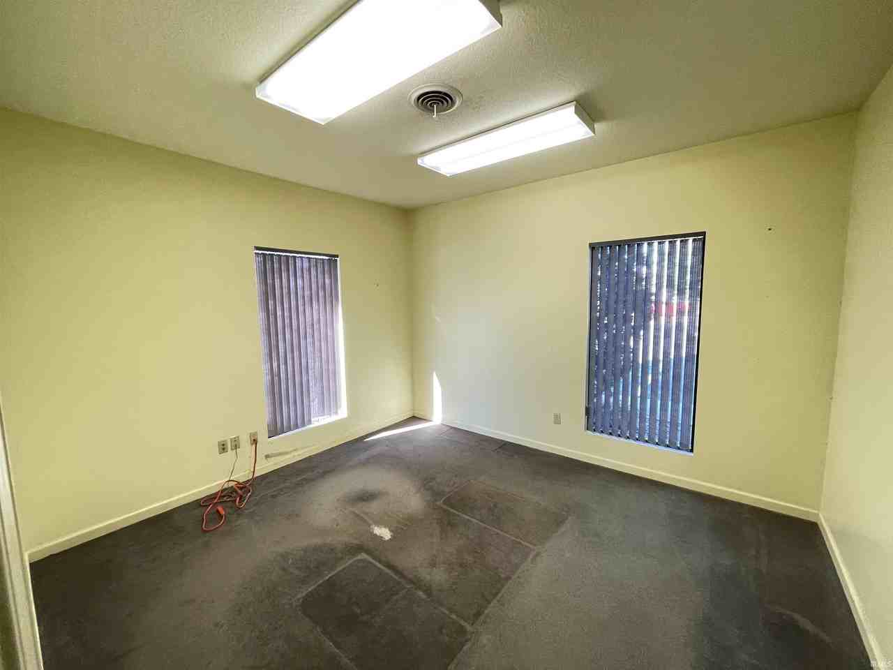 4011 W Jefferson Blvd - Photo 5 of 15