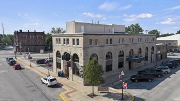 featured image of 10 W Franklin St