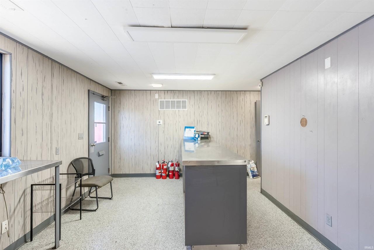 1205 W Main St - Photo 7 of 36