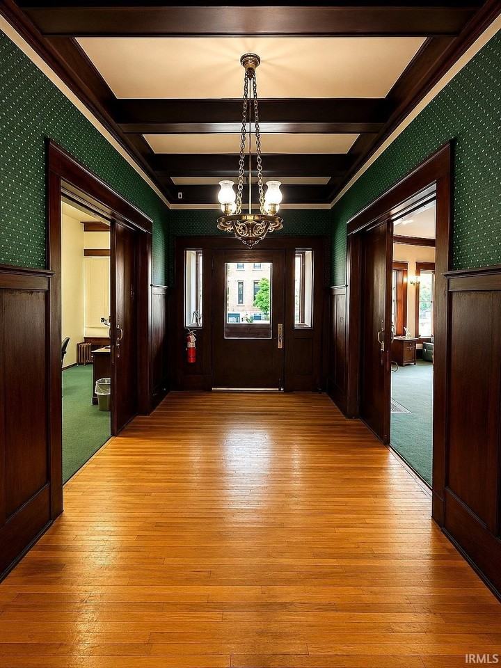 902 W Wayne St - Photo 2 of 5