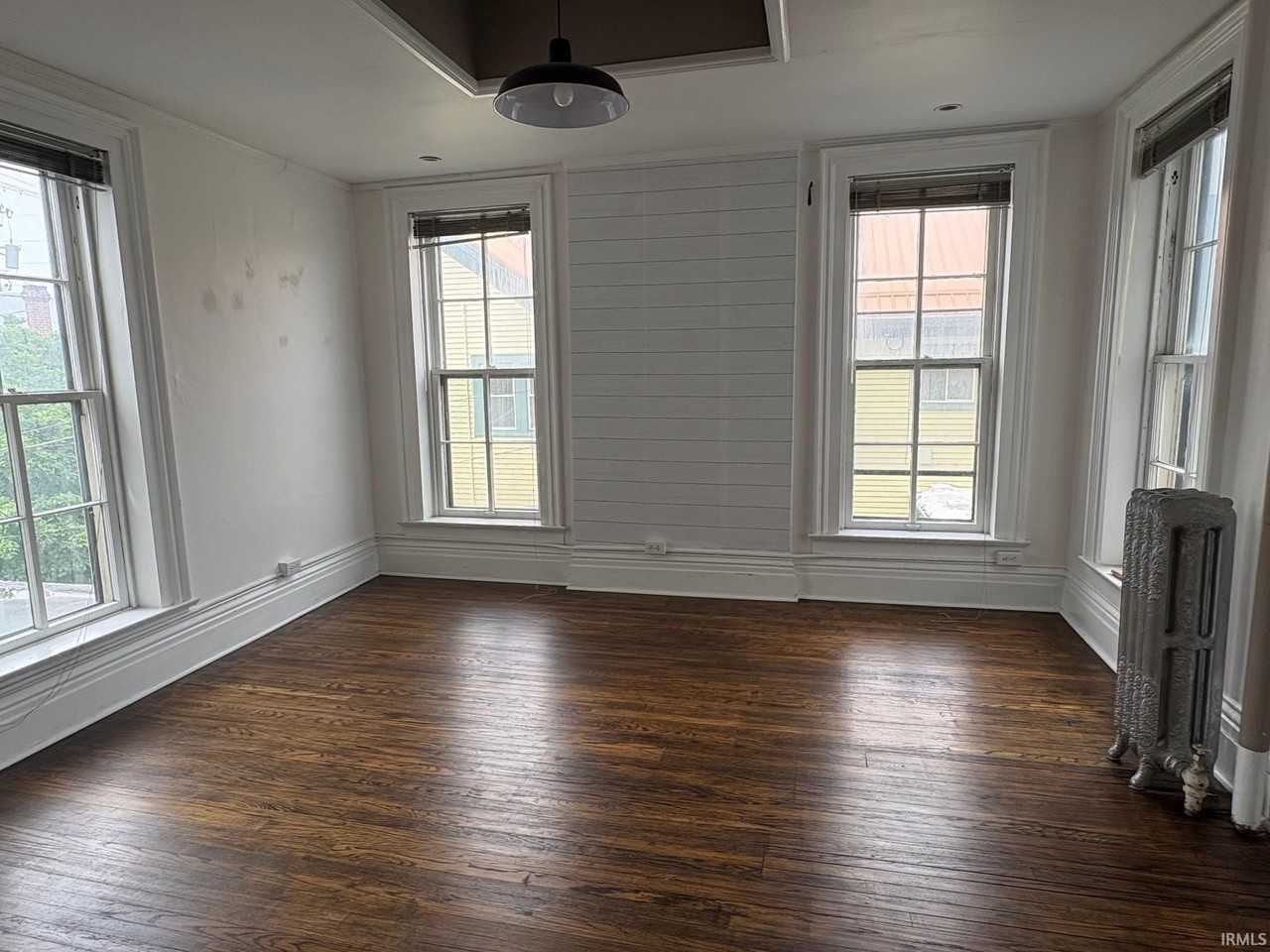 511 W Wayne St #201 - Photo 4 of 9