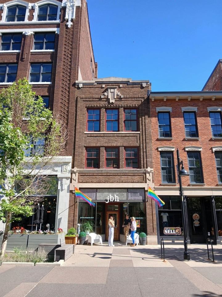 116 W Columbia St - Photo 2 of 12