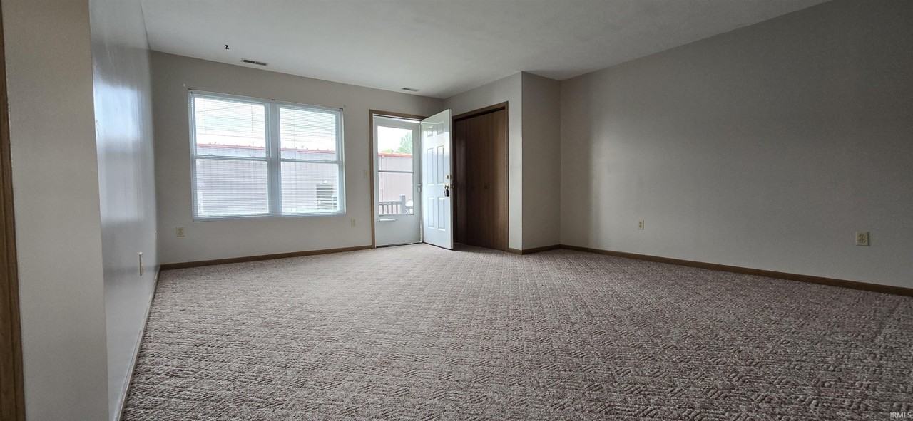 109 Marcus Dr - Photo 2 of 10