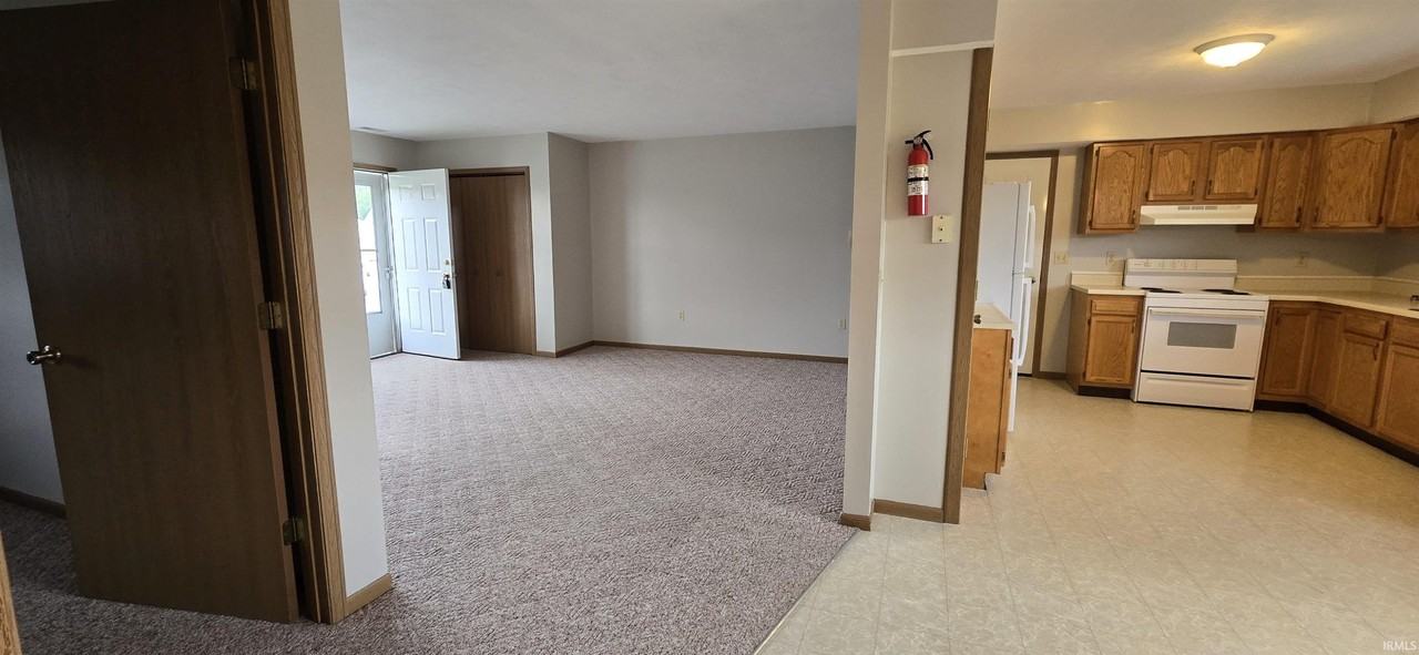 109 Marcus Dr - Photo 5 of 10