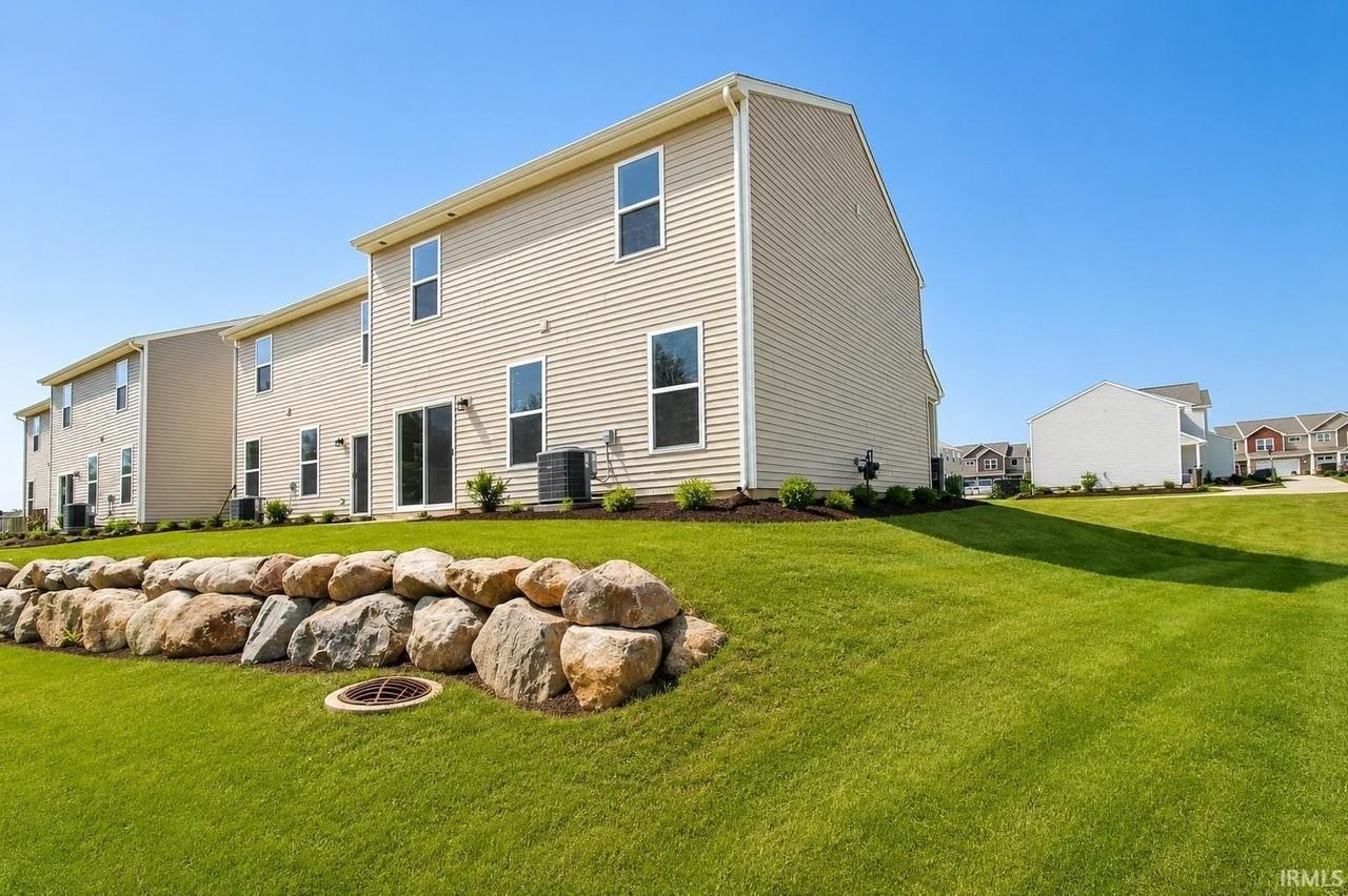 3563 Canal Square Dr - Photo 4 of 38