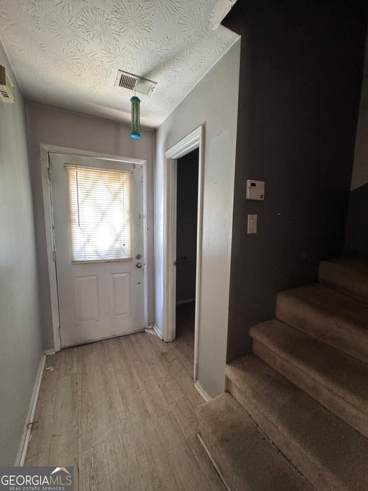 1602 Pine Tree Trl - Photo 2 of 18