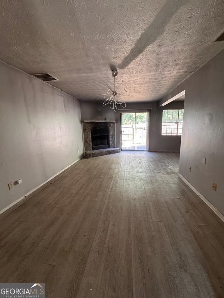 1602 Pine Tree Trl - Photo 4 of 18