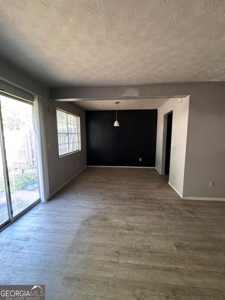 1602 Pine Tree Trl - Photo 5 of 18