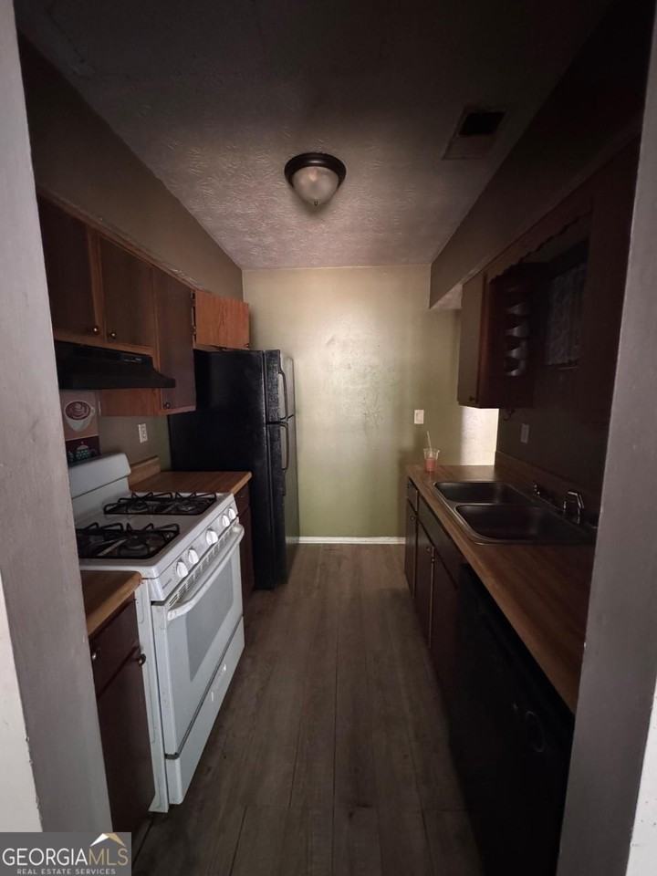 1602 Pine Tree Trl - Photo 6 of 18