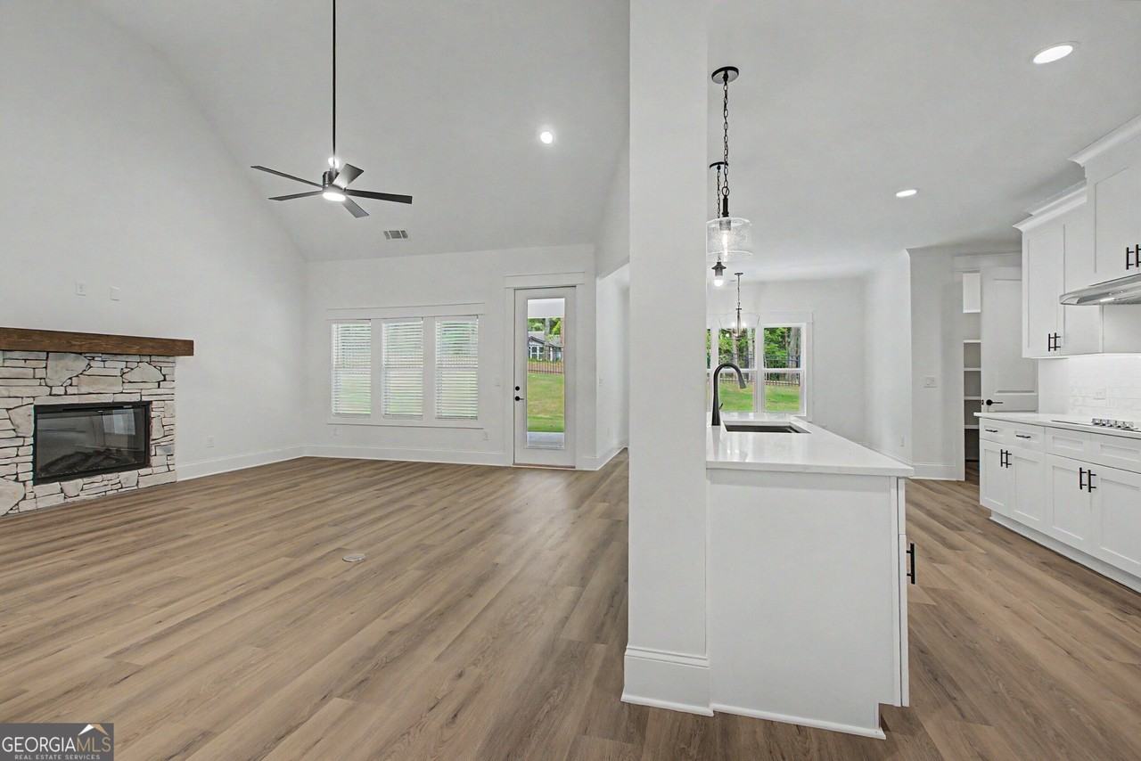 347 Crestwood Rd - Photo 4 of 26