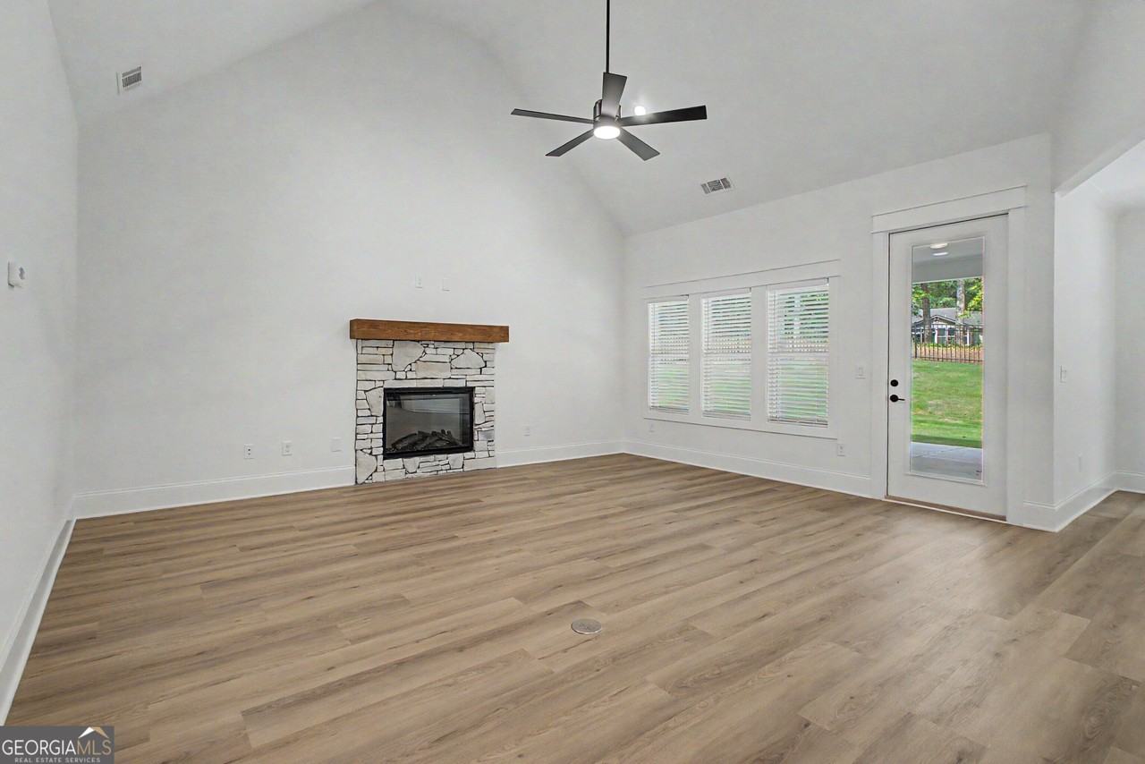 347 Crestwood Rd - Photo 5 of 26