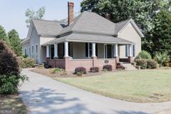 610 Ridge Ave N - Photo 1 of 1