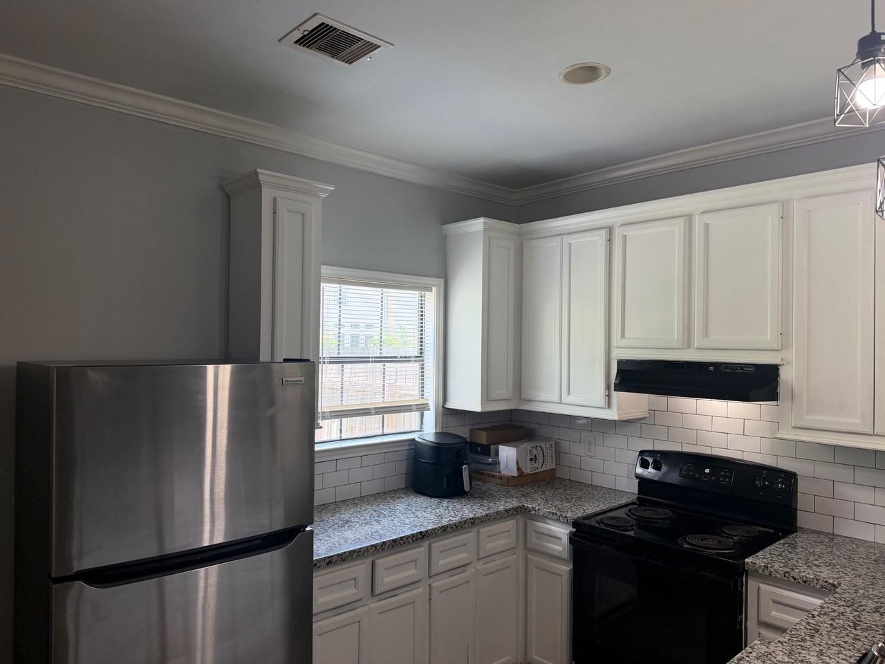 Maggie St - Photo 2 of 17