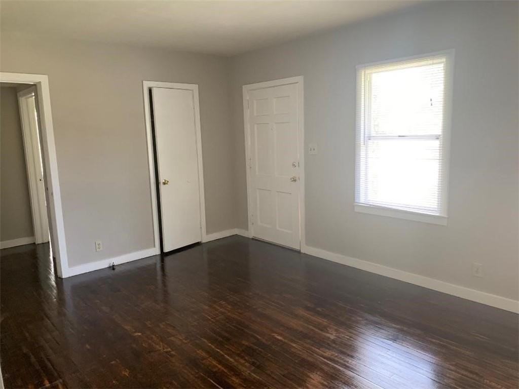 3173 Baronne St - Photo 5 of 10