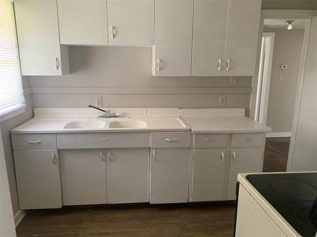 3173 Baronne St - Photo 6 of 10