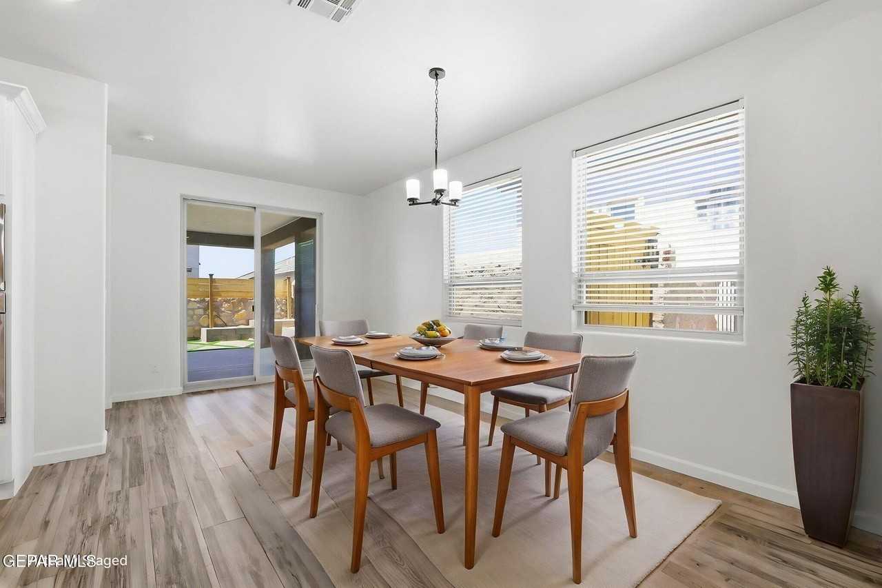 253 Farnborough St - Photo 4 of 36