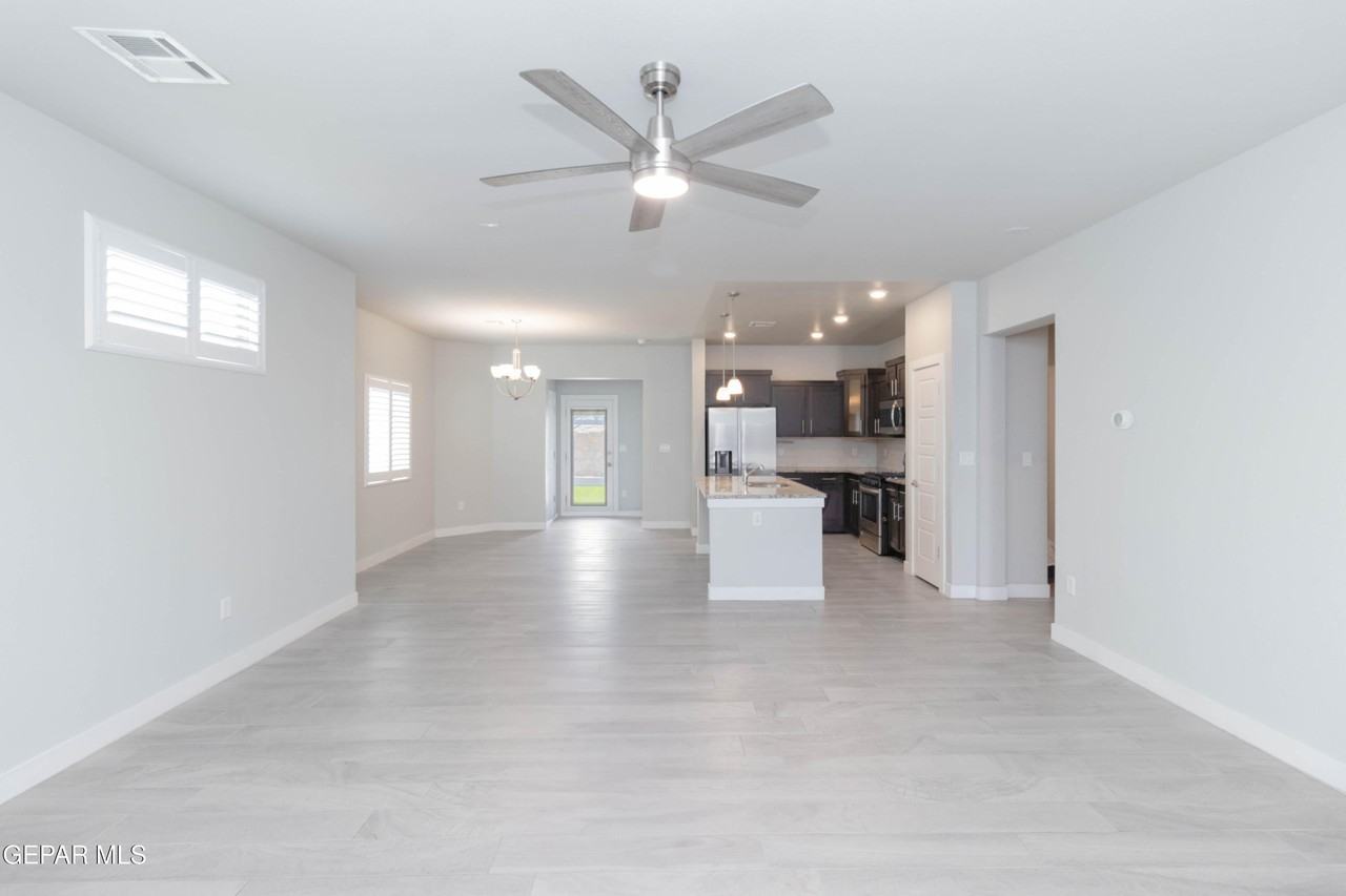 14724 Mike A Mendoza Ave - Photo 2 of 39