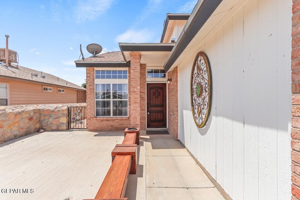 12192 Sun Bridge Pl - Photo 3 of 31