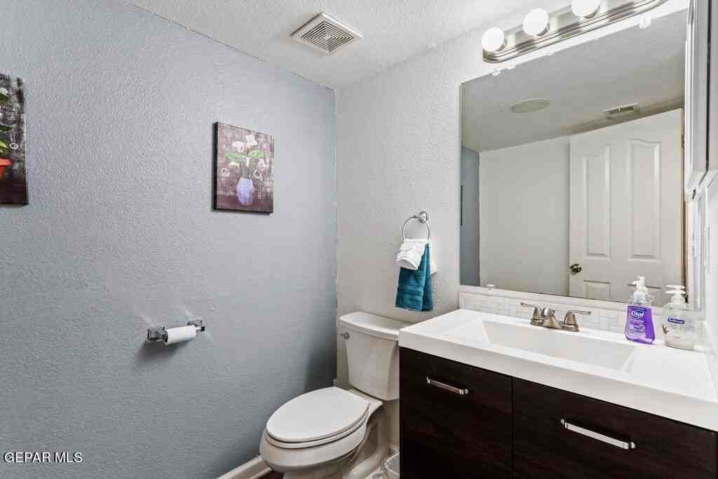 12192 Sun Bridge Pl - Photo 7 of 31