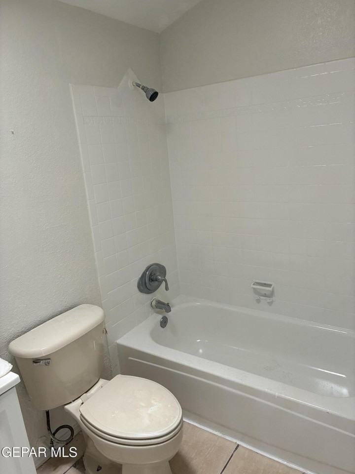 10017 Caribou Dr #D - Photo 5 of 6