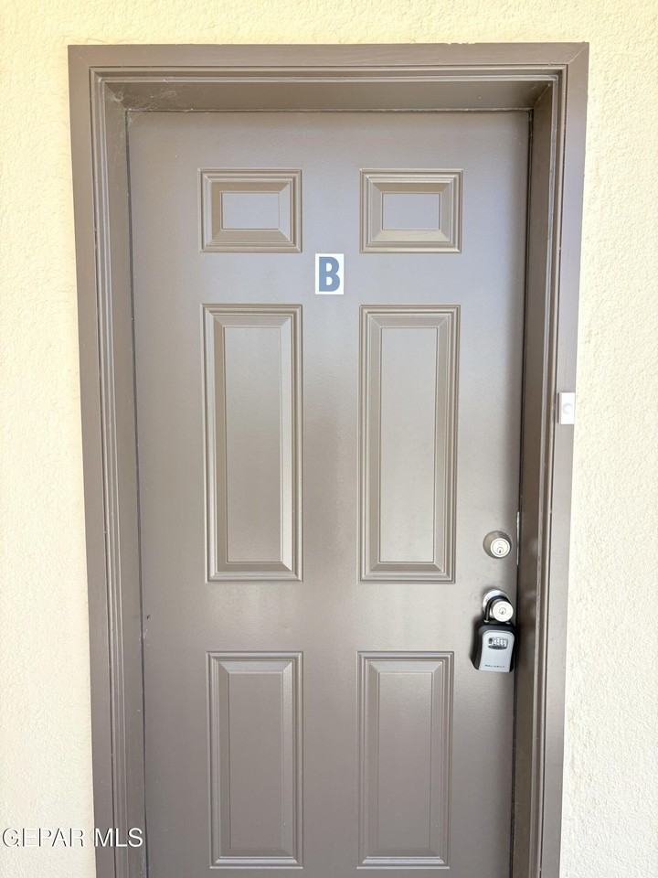 8503 Leo St #B - Photo 2 of 28