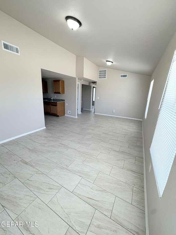 8503 Leo St #B - Photo 3 of 28