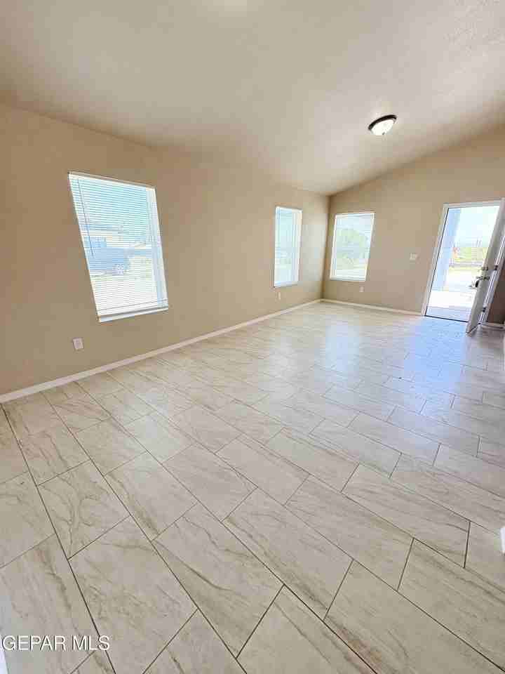 8503 Leo St #B - Photo 4 of 28