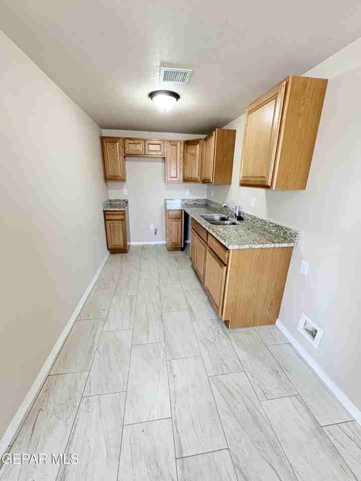 8503 Leo St #B - Photo 7 of 28