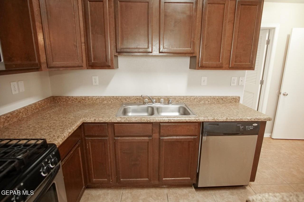 14308 Arabian Point Ave - Photo 5 of 20
