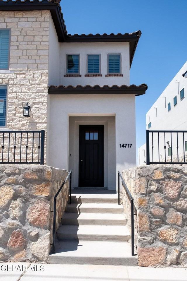 14717 Pebble Hills Blvd - Photo 2 of 31