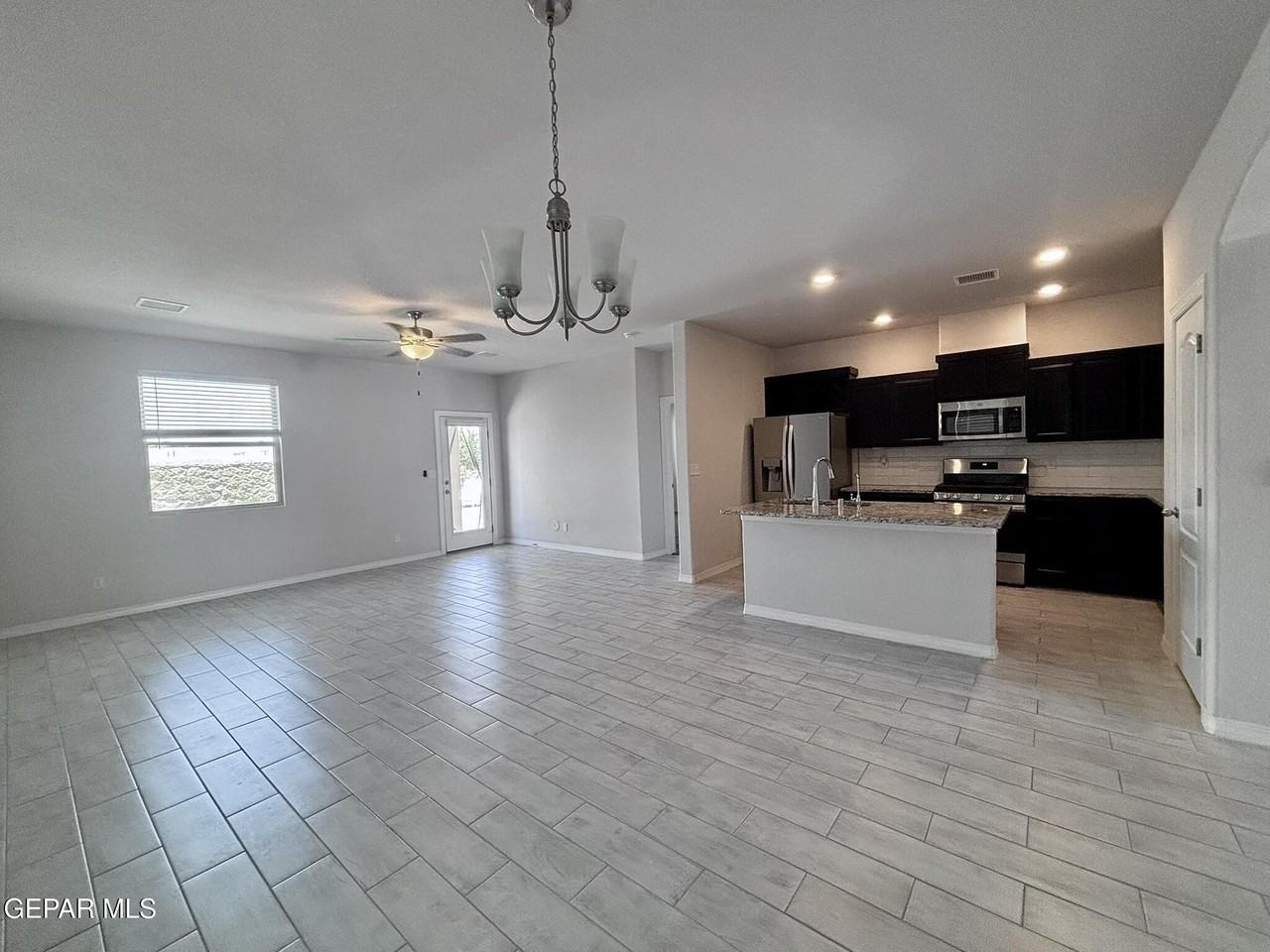 12241 Desert Sea Ct - Photo 4 of 22